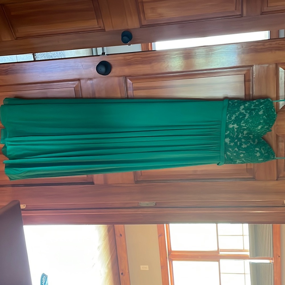 Gorgeous emerald green sequin strapless top prom dress size 10. Full length.